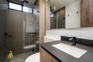 Morph 902 - Luxury Apt in Poblado with Balcony