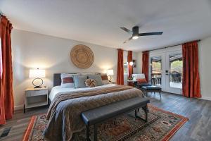 Manor Hill Haven Hot Tub & Accessible Features