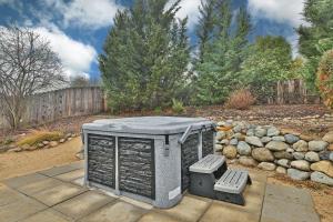 Manor Hill Haven Hot Tub & Accessible Features