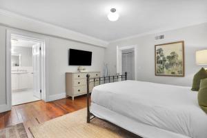 The Davenport Garden by Lucky Savannah