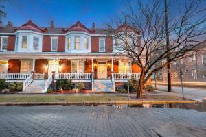 Brick & Bloom Veranda by Lucky Savannah