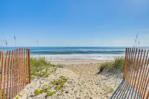 Walk to Beach! Palm Coast Oasis with Pool