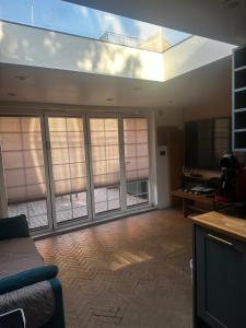 Studio - Sleeps 2 - Parking - Wifi