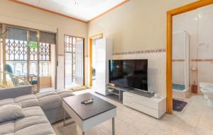 3 Bedroom Cozy Apartment In Torrevieja