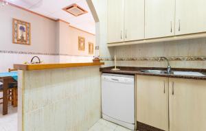3 Bedroom Cozy Apartment In Torrevieja
