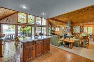 6 Mi to Ski Slopes Oak View Lakefront Home!