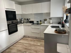 Amersham House - sleeps 6, pets free