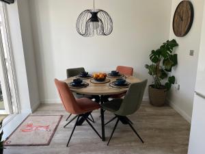 Amersham House - sleeps 6, pets free