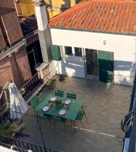 Stylish Apt w Panoramic Terraces Heart of Venice