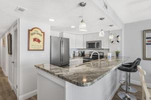 SunDestin 707 WasherDryer and WalkIn shower