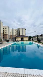 Crystal Sky 2-Bedrooms with 3 beds Pool and balcony