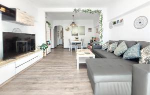 Nice Apartment In Puebla De Farnals