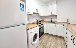 Nice Apartment In Puebla De Farnals