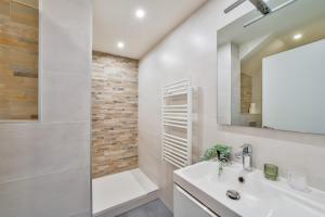 Spacious & Bright 2BR Apartment - Heart of 15th