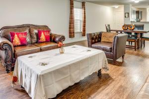 13 Mi to Lackland AFB San Antonio Home!