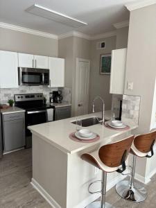 Chic 1BR Retreat in Magnolia Near The Woodlands