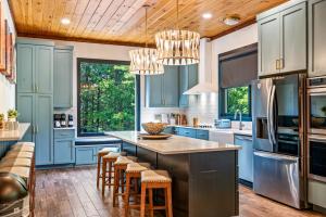 The Treasure Of Tennessee View 2 Hot Tubs Pool