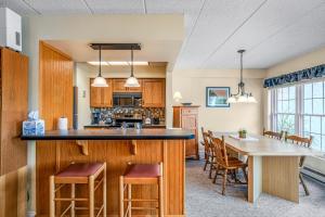 Epic Views and Pool Access! Gem on Big Boulder Lake