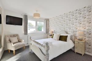 15 mins from City Large Home Allocated Parking