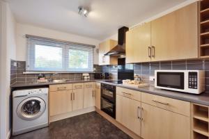 Large 2-BR City Home Free Parking