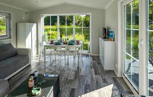 2 Bedroom Nice Home In Stolec