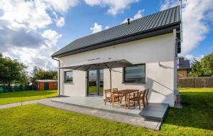 3 Bedroom Lovely Home In Lubkowo