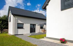 3 Bedroom Lovely Home In Lubkowo