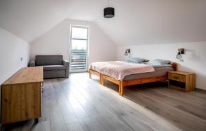 3 Bedroom Lovely Home In Lubkowo