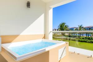 Luxury Condos at Mareazul Beachfront Complex with Resort-Style Amenities