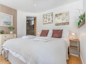 1 bed property in Crackington Haven 53410