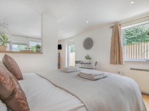 1 bed property in Crackington Haven 53410