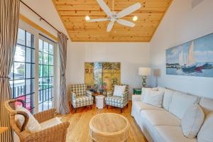 Walk to Dtwn Syracuse Private Lake-View Home