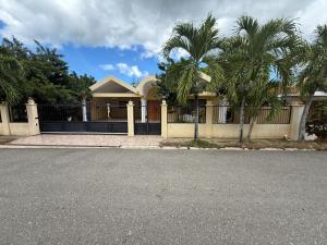 Bright 3BR Santiago Home - Walk to Trails, Dining & The Monument