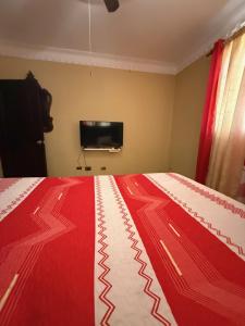 Bright 3BR Santiago Home - Walk to Trails, Dining & The Monument