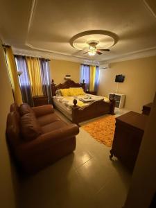 Bright 3BR Santiago Home - Walk to Trails, Dining & The Monument