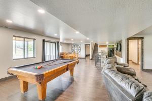 Hot Tub and Game Room Group Golf Retreat in Sturgis