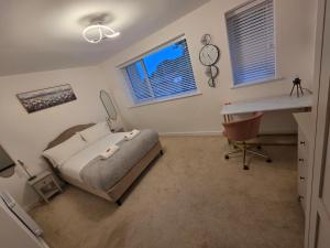 Luxurious 3 Bed & 3 Bath Hatfield House with Balcony View & Terrace Garden
