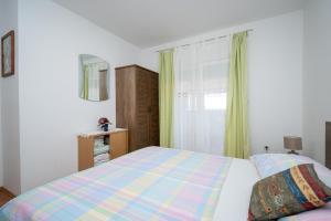 Apartments by the sea Kampor, Rab - 5056