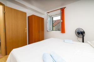 Seaside secluded apartments Cove Tvrdni Dolac, Hvar - 8703