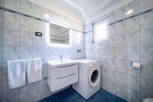 Apartments with parking space Lopar, Rab - 24754