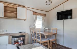 Beautiful Home In Göteborgs With Wifi