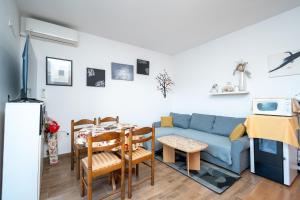 Apartments by the sea Kampor, Rab - 12388