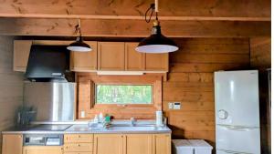 伊豆の高台に佇むログハウスの貸別荘 #一棟貸切 #グループや家族旅行におすすめ #広々リビング #BBQグリル付 #満点の星空 #大室山を眺める #桜並木通り近く #伊東市 #伊豆高原 #kazamichi