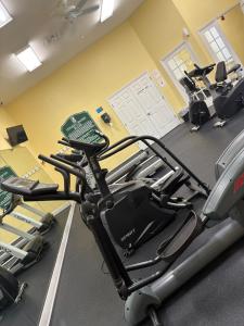 Modern 3BR Retreat with Comfort & Style Near Disney