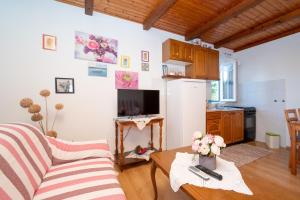 Apartments with parking space Kampor, Rab - 5014