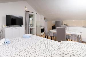 Seaside secluded apartments Cove Tvrdni Dolac, Hvar - 8703