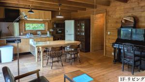 伊豆の高台に佇むログハウスの貸別荘 #一棟貸切 #グループや家族旅行におすすめ #広々リビング #BBQグリル付 #満点の星空 #大室山を眺める #桜並木通り近く #伊東市 #伊豆高原 #kazamichi