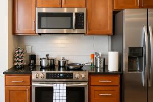 Luxe Downtown Suite Stadiums, Casino, R&R Hall!