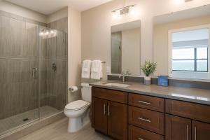 Luxe Downtown Suite Stadiums, Casino, R&R Hall!