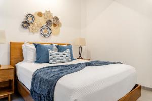 Vista Pedregal-Modern Vacation Apartment Walk to Marina & Beaches